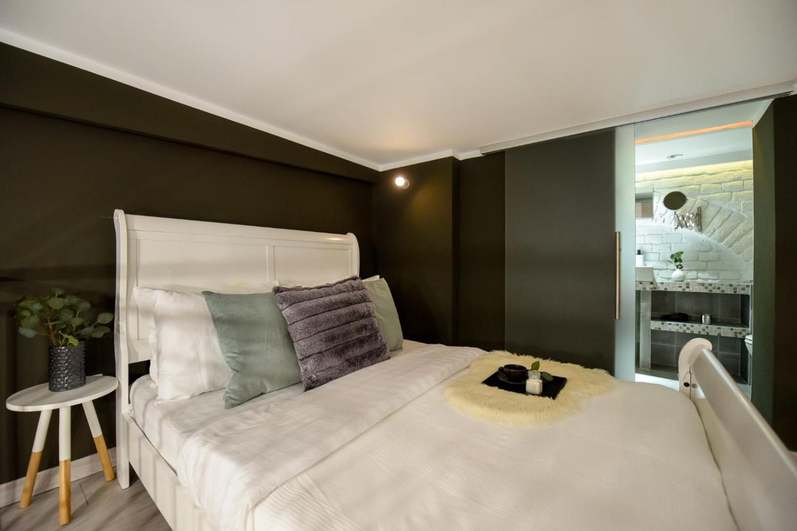 Central Comfort - Duplex-Style Studios On Regina Elisabeta Bucharest Room photo